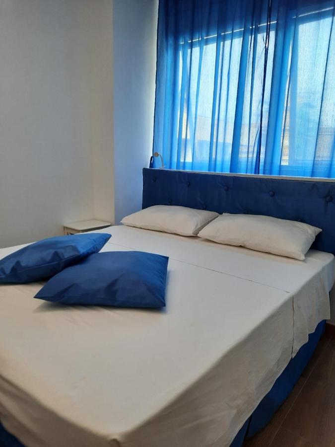 Apartment Crystal Rom